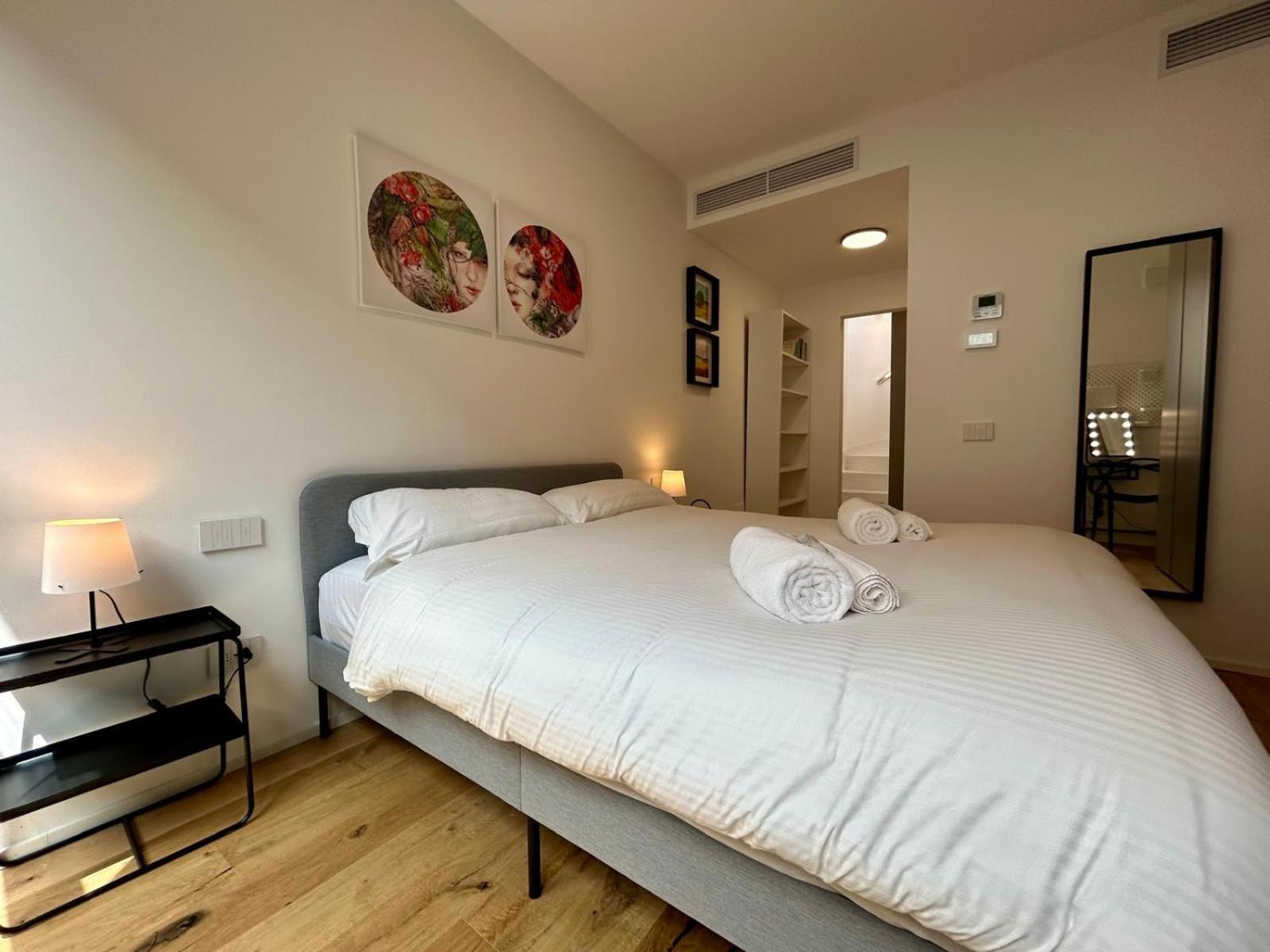 Kibilu Luxury Apt With Terrace, Isola District And Near Garibaldi Station Milão Exterior foto